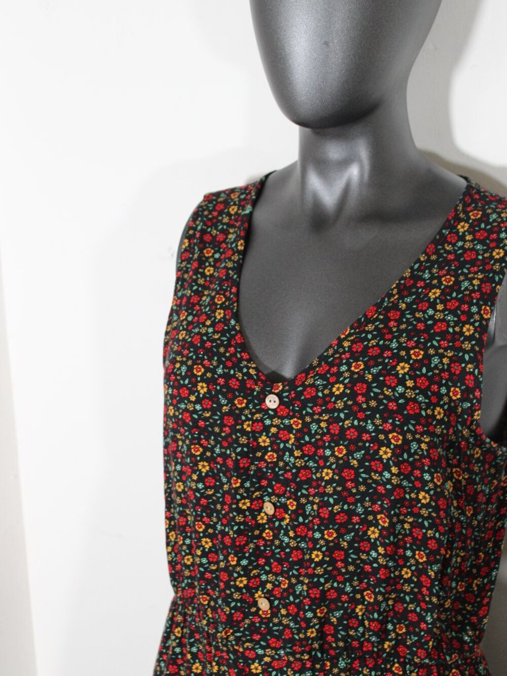 TEMOFON Boho Floral Sleeveless Button Front Maxi Dress - Medium